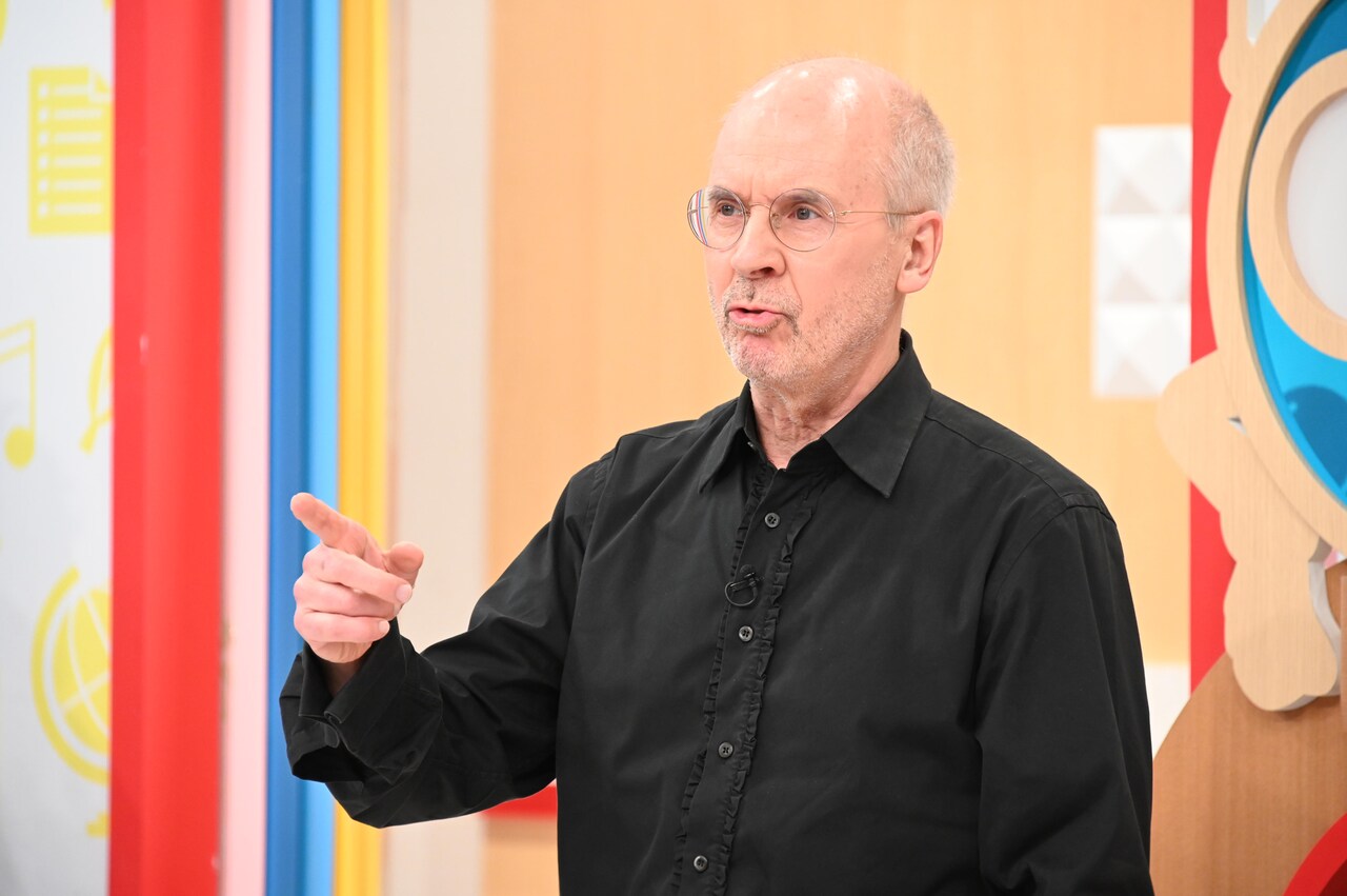 ジョン・ケアード先生が「世界一受けたい授業」で“日本の舞台”をレクチャー