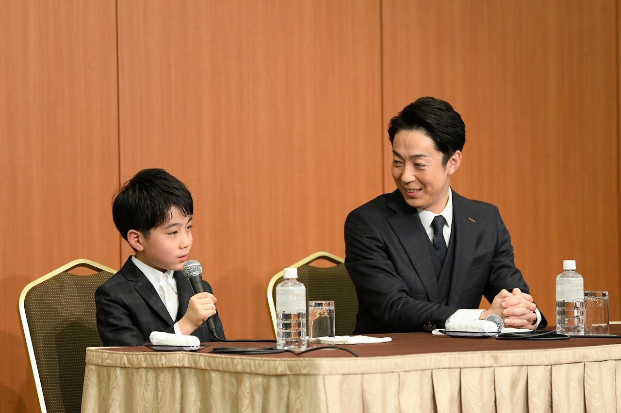 左から尾上丑之助、尾上菊之助。(c)松竹