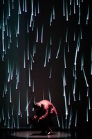 Baobab 第14回本公演 Re:born project vol.4-5「UMU -うむ- fusion edit.」 / 「笑う額縁」より。（撮影：大洞博靖）