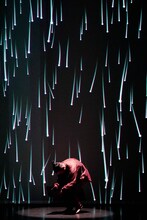 Baobab 第14回本公演 Re:born project vol.4-5「UMU -うむ- fusion edit.」 / 「笑う額縁」より。（撮影：大洞博靖）