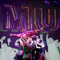 Baobab 第14回本公演 Re:born project vol.4-5「UMU -うむ- fusion edit.」 / 「笑う額縁」より。（撮影：大洞博靖）