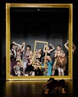 Baobab 第14回本公演 Re:born project vol.4-5「UMU -うむ- fusion edit.」 / 「笑う額縁」より。（撮影：大洞博靖）