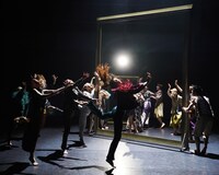 Baobab 第14回本公演 Re:born project vol.4-5「UMU -うむ- fusion edit.」 / 「笑う額縁」より。（撮影：大洞博靖）