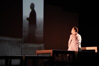 水戸芸術館 ラ コンチャン 共同製作 近藤芳正 Solo Work「『ナイフ』再始動～reboot～」より。（撮影：田中亜紀）