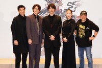 2022年劇団☆新感線 42周年興行・春公演 いのうえ歌舞伎「神州無頼街」製作発表の様子。（撮影：田中亜紀）