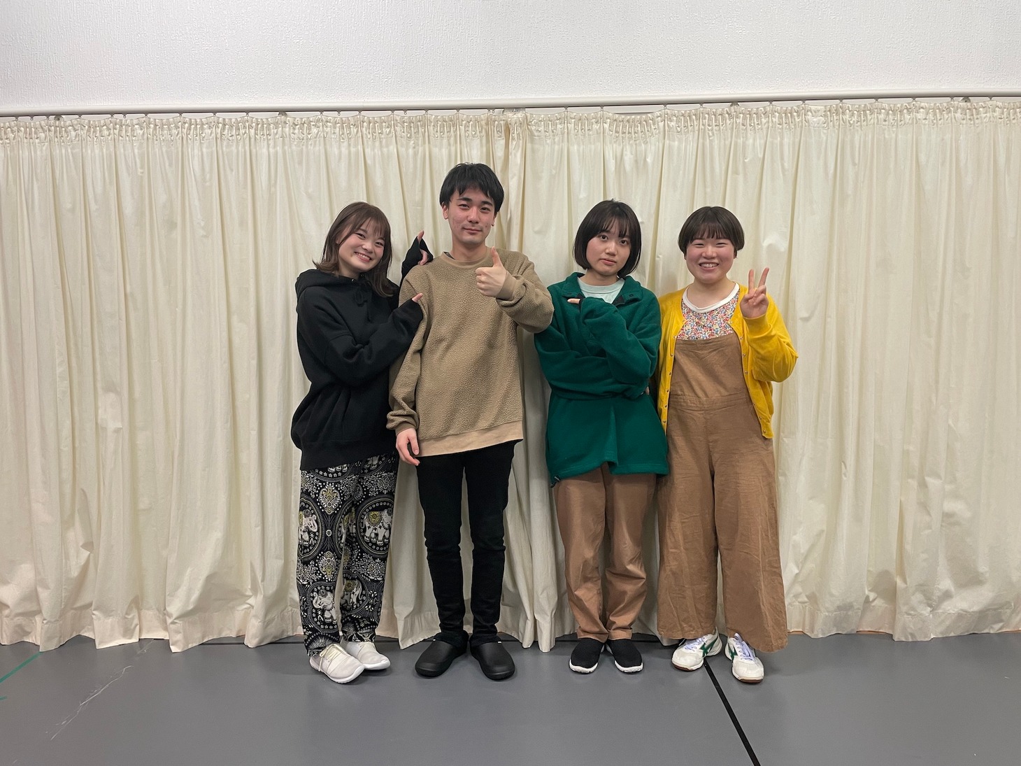 左から道上珠妃、蓮見翔、中島百依子、忽那文香。