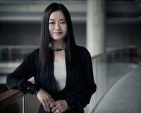 吉田都（Photo by Joergen Axelvall）※Jorgenのoはウムラウト付きが正式表記。