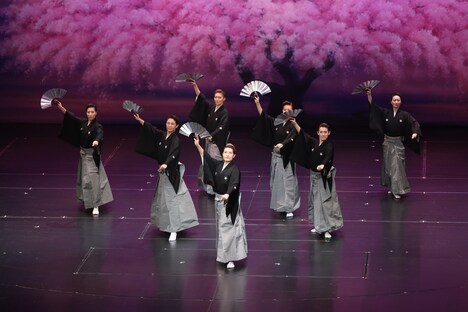 OSK日本歌劇団創立100周年記念式典より。