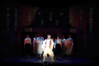 イッツフォーリーズ公演 ミュージカル「魍魎の匣」より。（撮影：岩田えり）