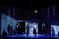 イッツフォーリーズ公演 ミュージカル「魍魎の匣」より。（撮影：岩田えり）