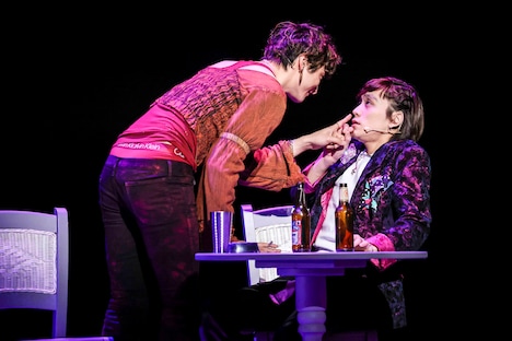 ミュージカル「The View Upstairs-君と見た、あの日-」より。（撮影：森好弘）