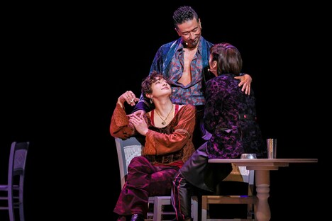 ミュージカル「The View Upstairs-君と見た、あの日-」より。（撮影：森好弘）