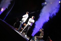 絶対青春合唱コメディ『SING!!!』－空の青と海の青と僕らの学校－」より。