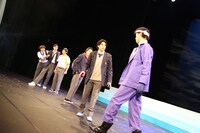 絶対青春合唱コメディ『SING!!!』－空の青と海の青と僕らの学校－」より。