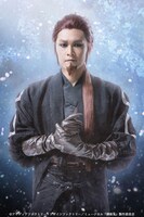 横山真史扮する天霧九寿。