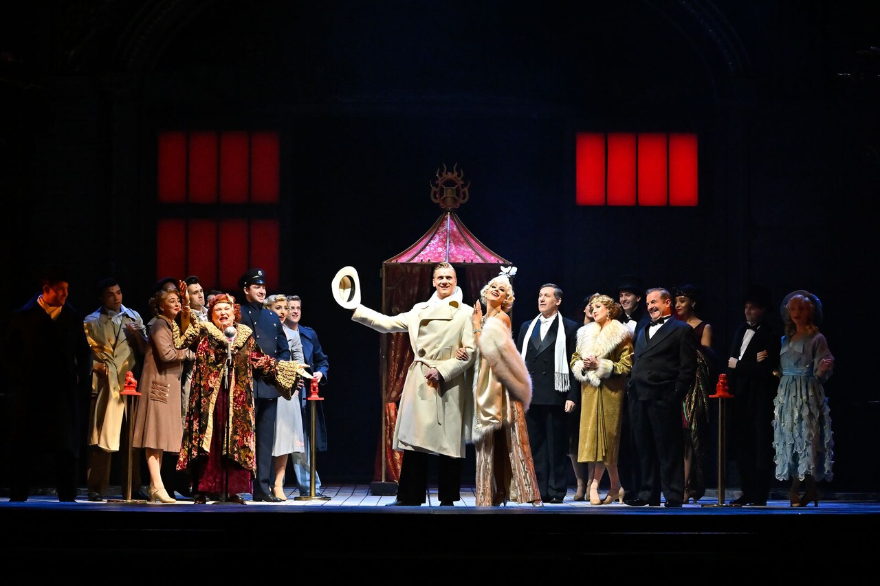 「『SINGIN' IN THE RAIN ―雨に唄えば―』アダム・クーパー特別来日 日本公演」より。（撮影：阿部章仁）