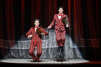 「『SINGIN' IN THE RAIN ―雨に唄えば―』アダム・クーパー特別来日 日本公演」より。（撮影：阿部章仁）