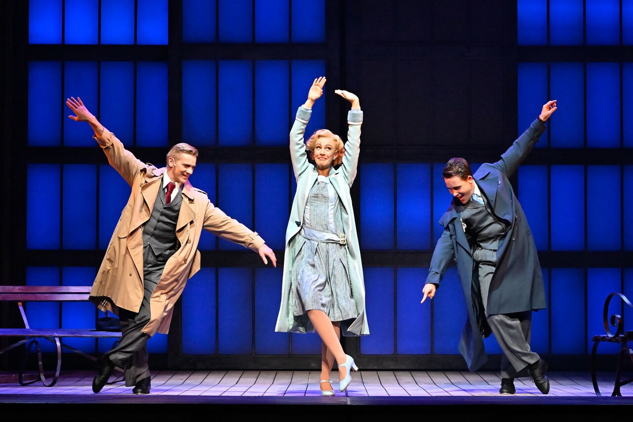 雨に唄えば　アダム・クーパー　サイン入りパンフレット　プログラム SINGIN' IN THE RAIN 〜雨に唄えば〜 2/19 | ほぼ観劇ブログ