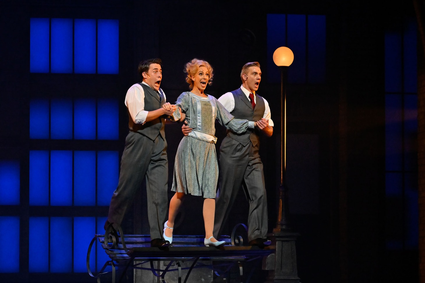 「『SINGIN' IN THE RAIN ―雨に唄えば―』アダム・クーパー特別来日 日本公演」より。（撮影：阿部章仁）