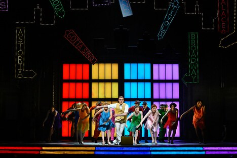 「『SINGIN' IN THE RAIN ―雨に唄えば―』アダム・クーパー特別来日 日本公演」より。（撮影：阿部章仁）