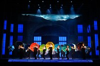 「『SINGIN' IN THE RAIN ―雨に唄えば―』アダム・クーパー特別来日 日本公演」より。（撮影：阿部章仁）