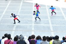 過去の「ストレンジシード静岡」より、壱劇屋×サファリ・P×SPACストレンジチームのパフォーマンスの様子。