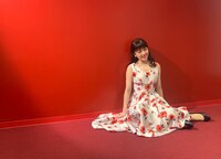 「ブロードウェイ・ミュージカル『ウエスト・サイド・ストーリ
ー』Season3」で着用するはずだった、マリアのドレスを着た伊原。