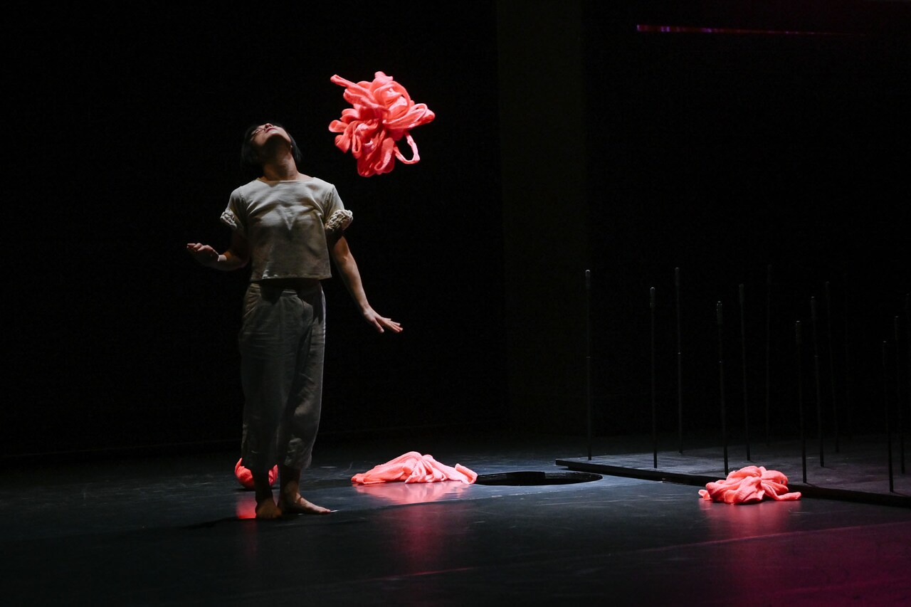 力石咲×水越朋のコラボで“編み物とダンス”が出会う「エコトーン」スタート