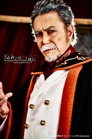 石坂勇扮する右代宮金蔵。