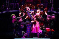 パルコ・プロデュース 2022「ロッキー・ホラー・ショー」より。（撮影：細野晋司）