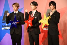 左から高野洸、黒羽麻璃央、岡宮来夢。