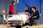 舞台「僕はまだ死んでない」より。(撮影:岡千里)