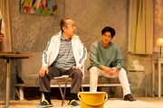 舞台「僕はまだ死んでない」より。(撮影:岡千里)