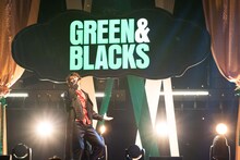 WOWOWプライム「WOWOWオリジナルミュージカルコメディ 福田雄一、井上芳雄『グリーン＆ブラックス』」#59より。