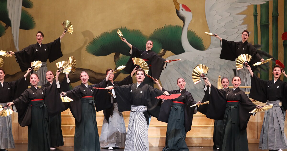 OSK日本歌劇団、創立100周年記念公演「レビュー春のおどり」華やかに 