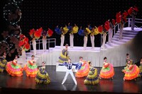 OSK日本歌劇団創立100周年記念公演「レビュー春のおどり」第2部「INFINITY」より。