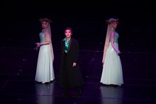 OSK日本歌劇団創立100周年記念公演「レビュー春のおどり」第2部「INFINITY」より。