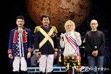 左から細見大輔、田村雄一、塚田僚一（A.B.C-Z）、鈴木勝秀。