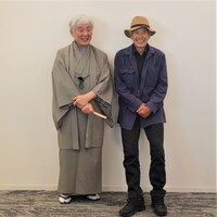 左から柳家喬太郎、田中泯。