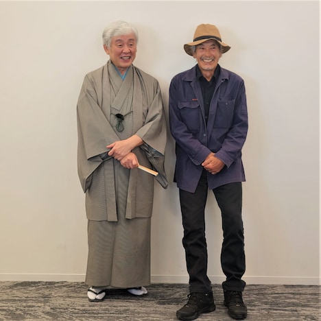 左から柳家喬太郎、田中泯。