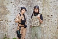 左から松本穂香、松尾スズキ。