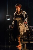 「小沢道成ひとり芝居『鶴かもしれない2022』」より。（Photo by bozzo）