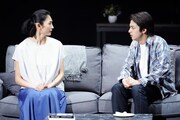 KAAT神奈川芸術劇場プロデュース「ラビット・ホール」より。（撮影：田中亜紀）