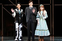 左から三浦翔平、城田優、菅井友香。