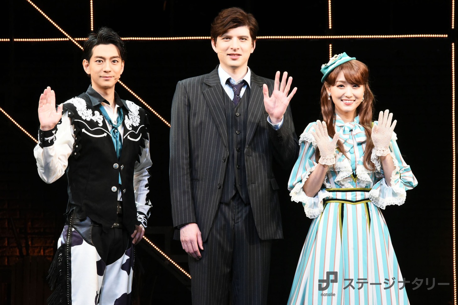 左から三浦翔平、城田優、菅井友香。