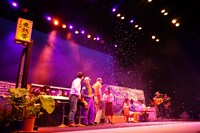 劇団ビーチロック「オキナワ・シンデレラ・ブルース」過去公演より。