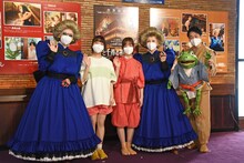 舞台「千と千尋の神隠しSpirited Away」会見の様子。左から朴ろ美、上白石萌音、橋本環奈、夏木マリ、おばたのお兄さん。