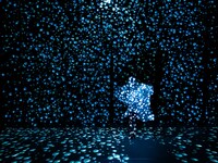 束芋×ヨルグ・ミュラー「もつれる水滴」クリエーションの様子。(c)watsonstudio