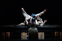 サファリ・P 第8回公演「透き間」より。（撮影：松本成弘）