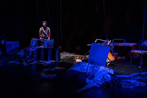 世界劇団 2022年3都市ツアー「天は蒼く燃えているか」より。